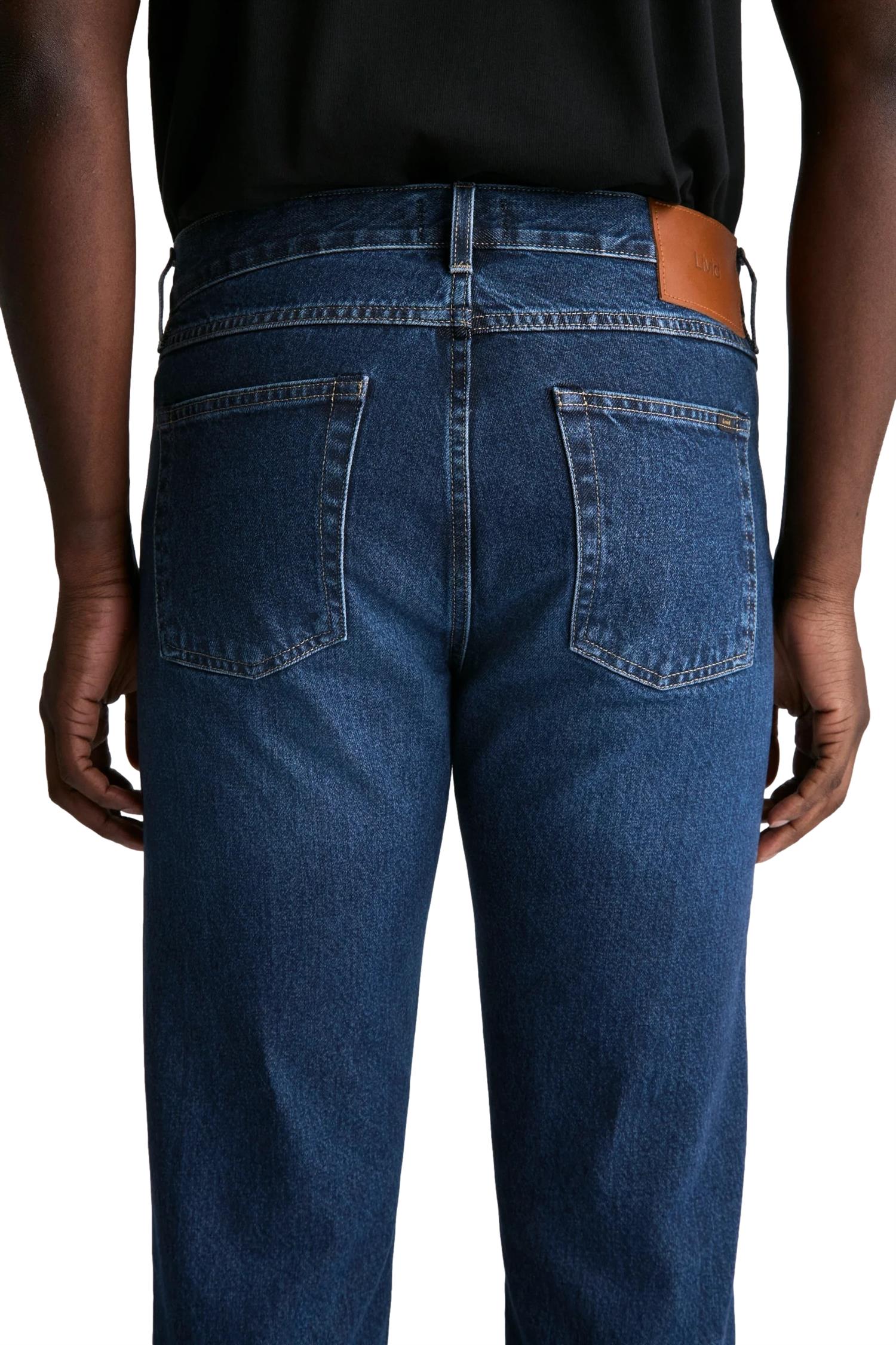 Livid Miko Japan Indigo Dusk jeans i mørkeblå med klassisk snitt og synlige sømmer, laget av denimmateriale.