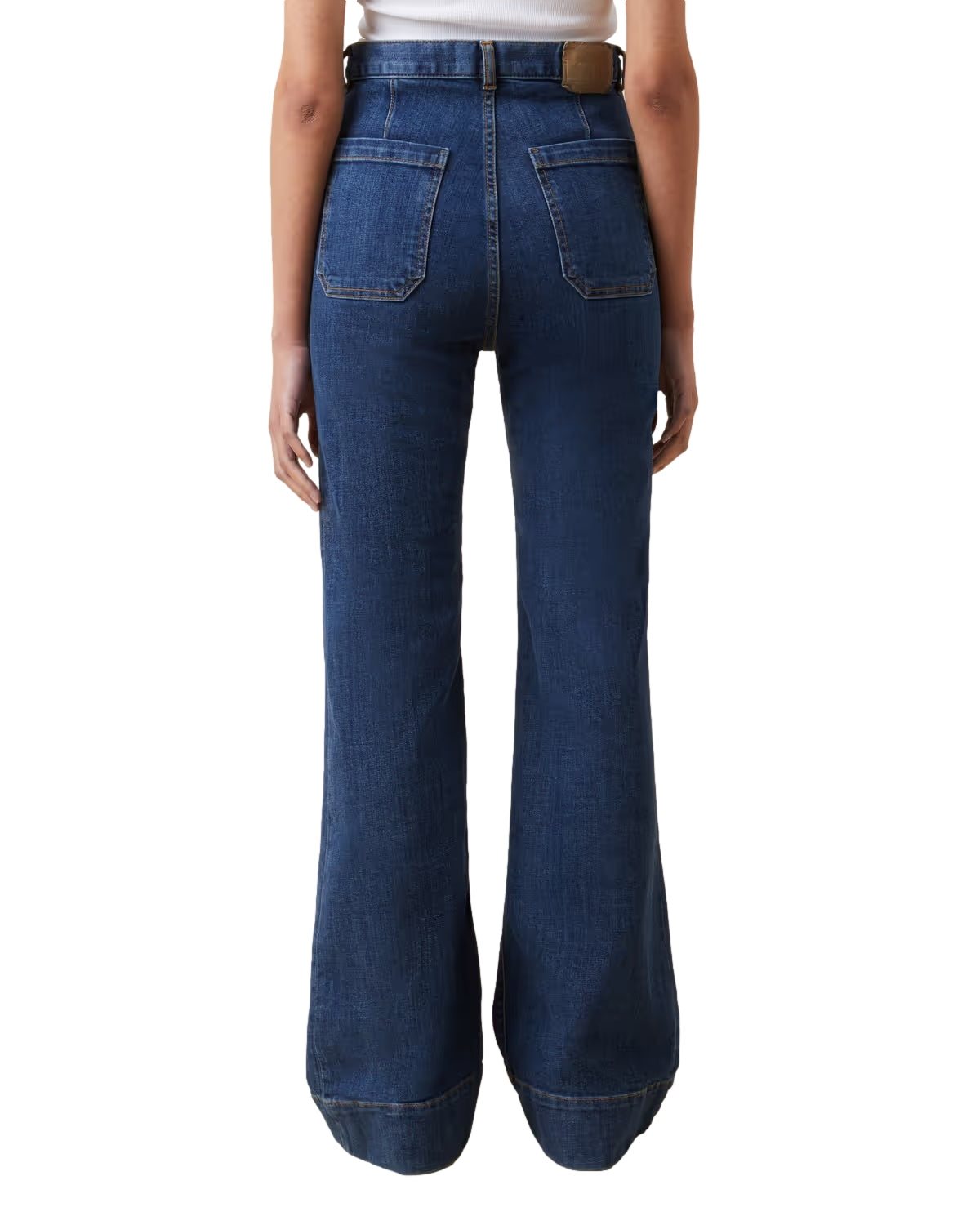 Jeanerica St Monica Vintage 95 jeans i denim, vises med klassisk passform og lyse vasker, utendørs bakgrunn.