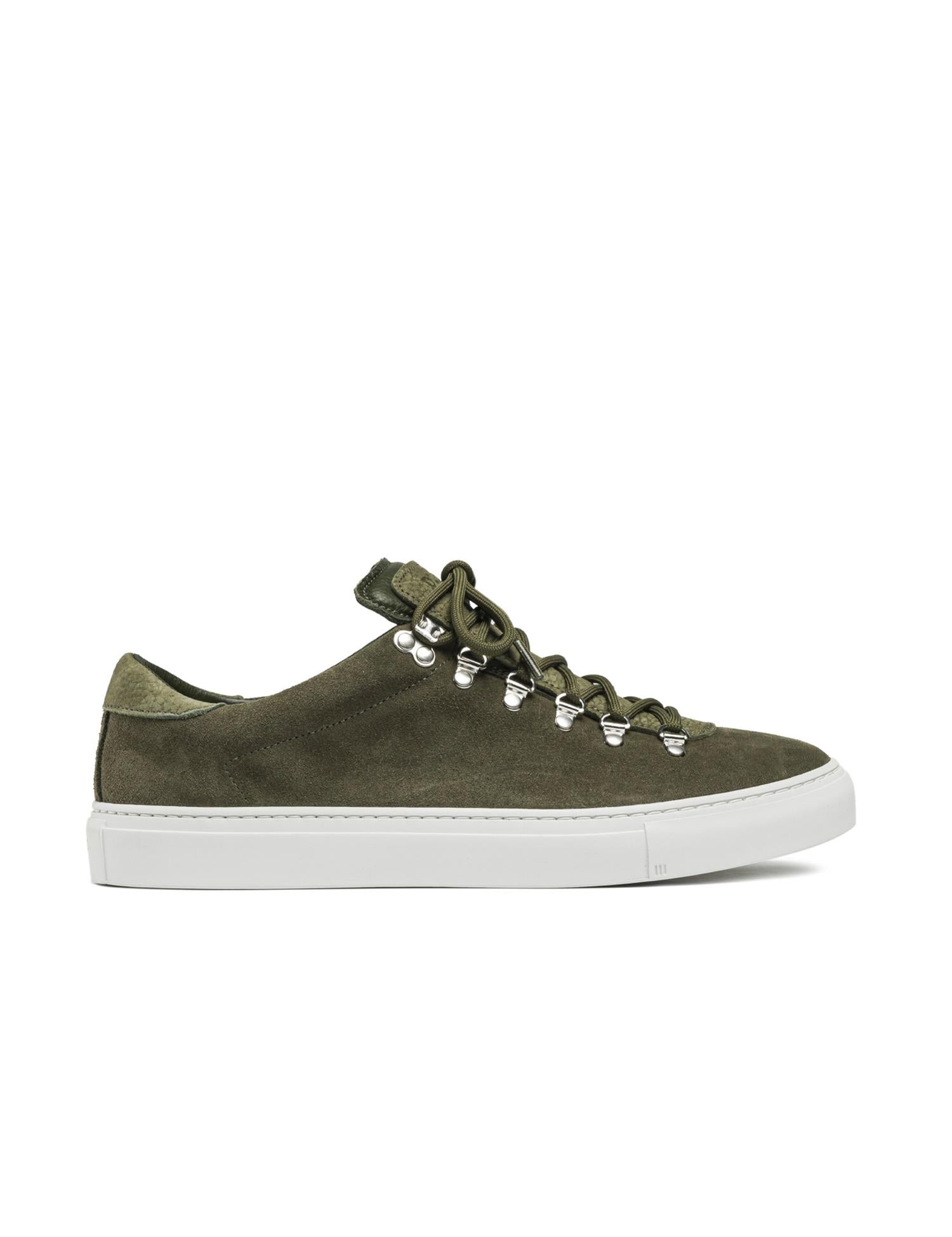 Diemme Marostica Low Sage Green suède sko for menn med olivengrønn farge og lav profil, vist på bilde.