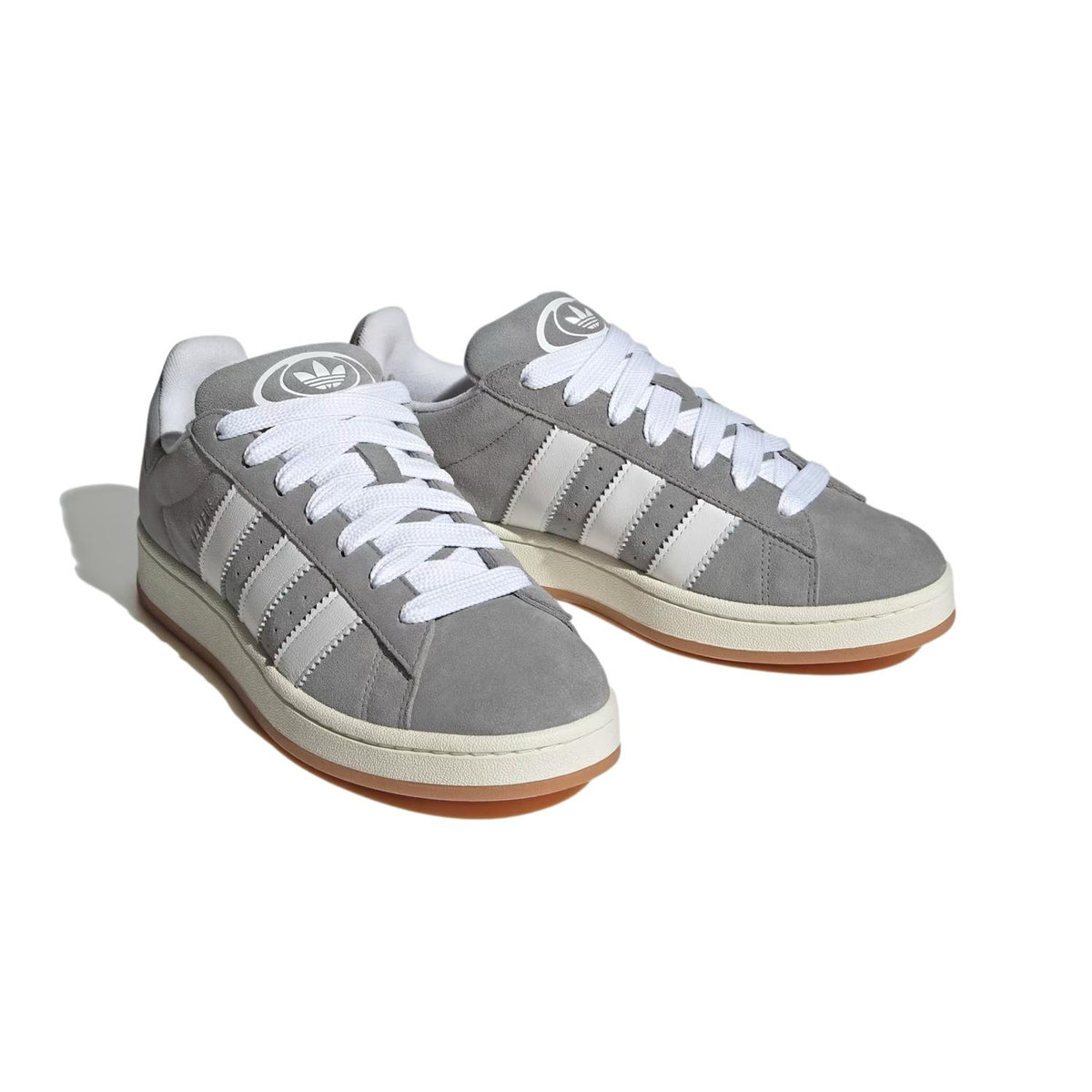 Adidas Campus 00s sko i hvitt og grått, casual sneakers med komfortable design og klassisk stil.