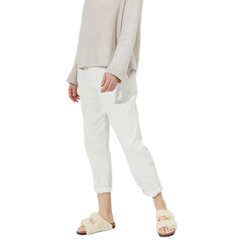 Birkenstock Arizona Big Buckle Teddy smale sko i off-white med stor spenne og smal passform, komfortabel og stilfull.