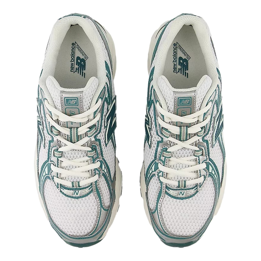 New Balance U 740 GR2 sko i hvit og grønn, vises med detaljert design og sporty utseende, laget for komfort og stil.