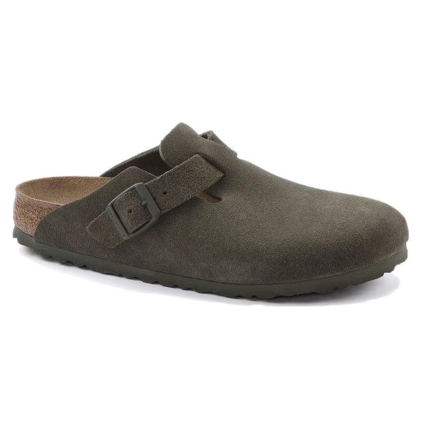 Birkenstock Boston suedesko i smal modell i grønn med lukket tå og komfortable fotsåler, laget av mykt semsket lær.
