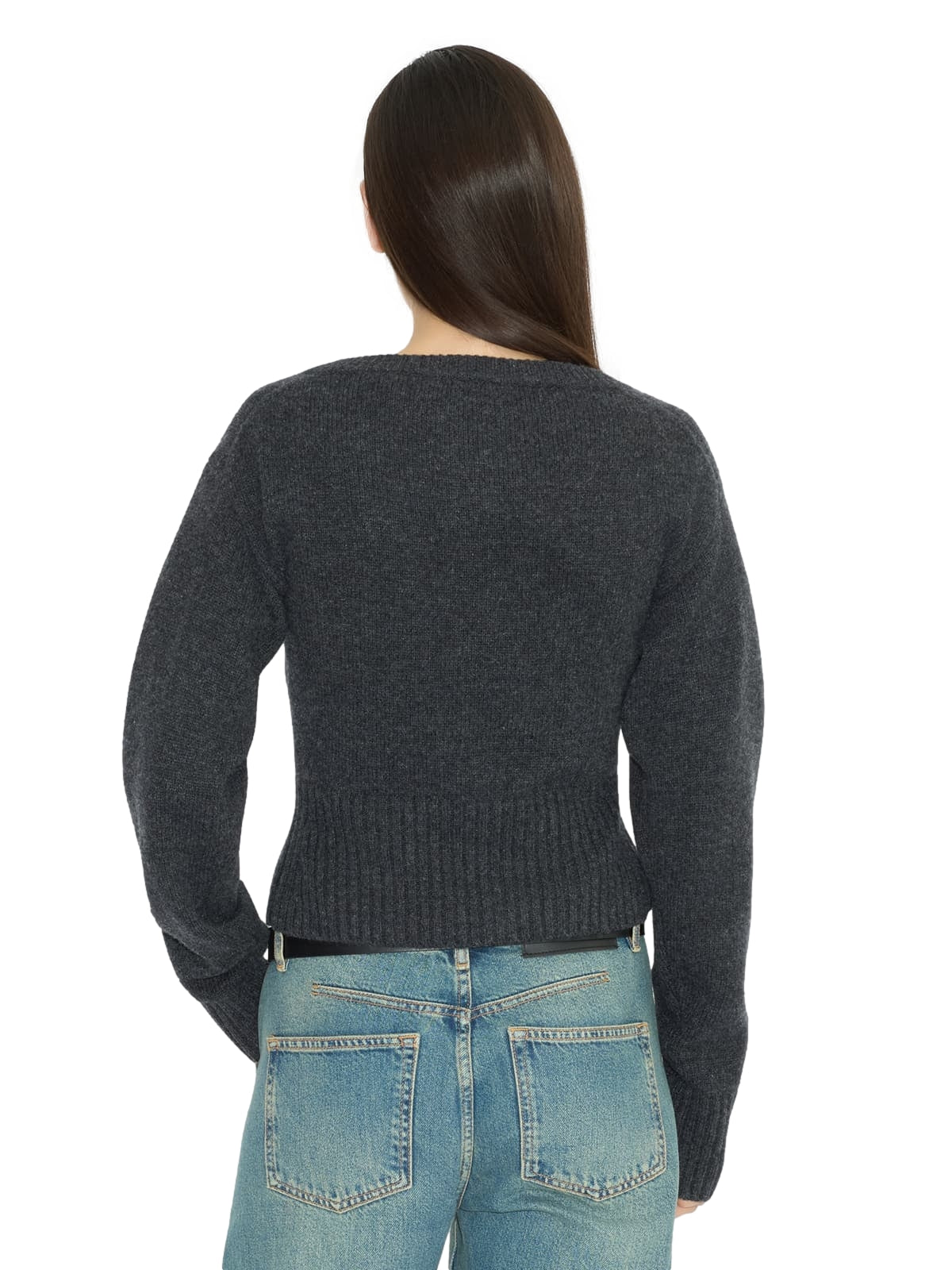 Mørkegrå Holzweiler Julia cropped genser med rund hals og lange ermer, vist på modell.