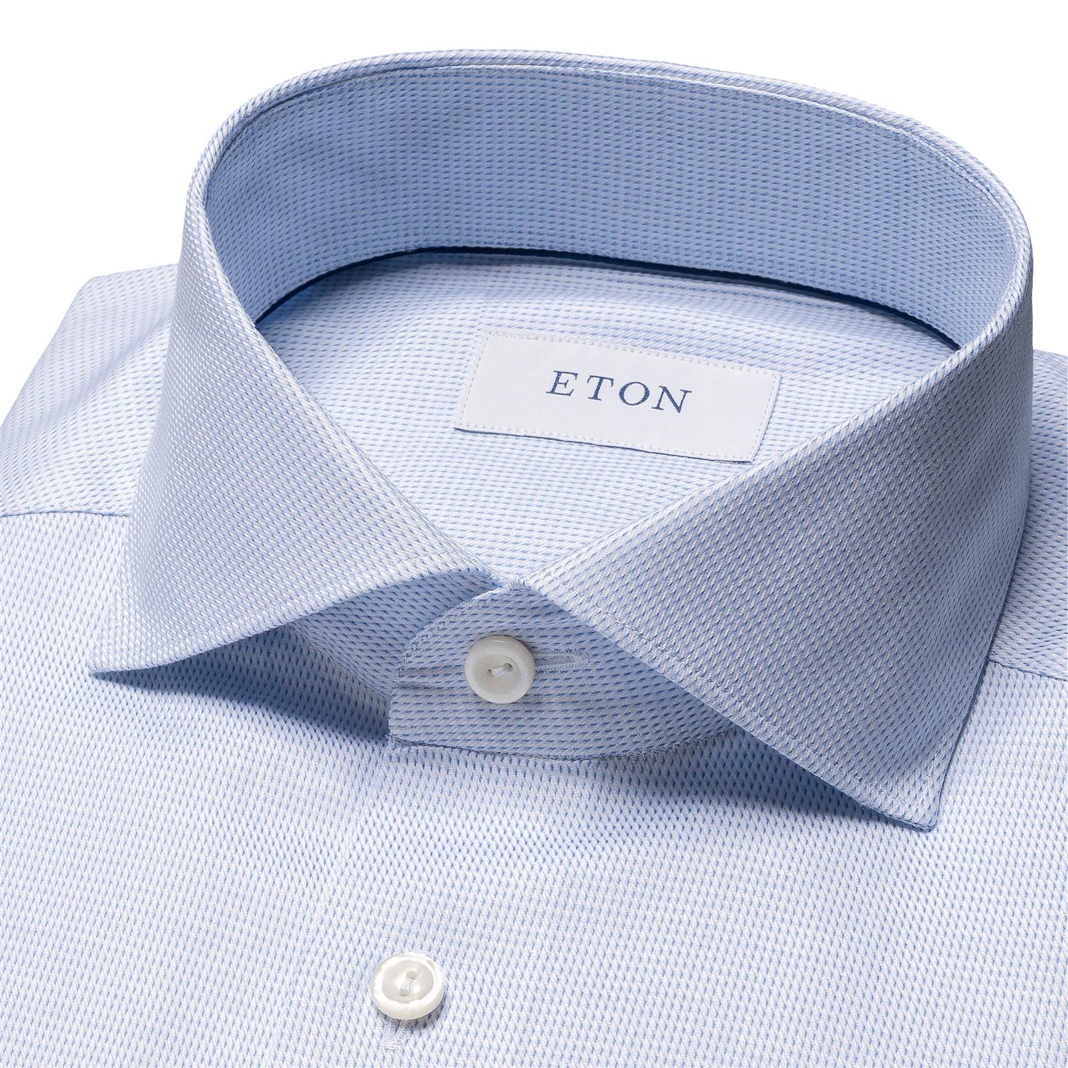 Eton lys blå fin twill skjorte med klassisk krage og knappestolpe, perfekt for formelle anledninger.