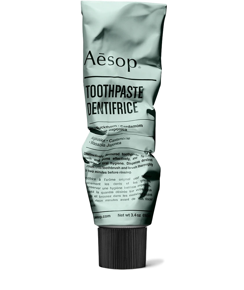 Aesop tannkrem i pastelblå 60 ml, kremet tannkrem i tube, nærbilde av produktet.