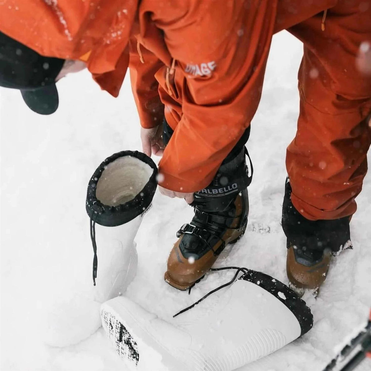 Fubuki NISEKO 3.0 hvite sko, lette og komfortable, med sporty design og hvite overflater, egnet for aktivt bruk.
