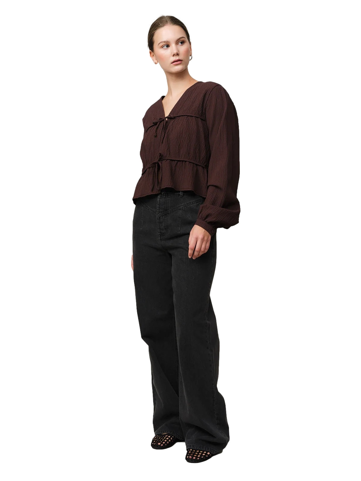 Once Untold Mercer String Skjorte i brun med lange ermer og knapper, myk bomullsbluse for hverdagsbruk.