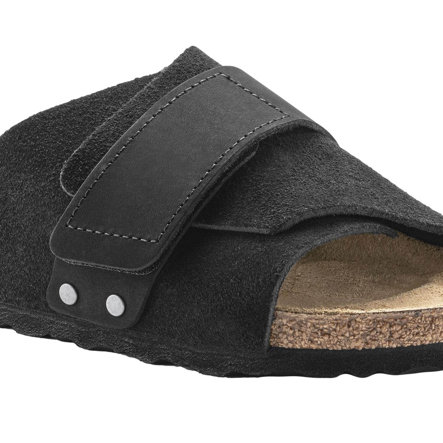 Birkenstock Kyoto nubuk og semsket lær sko i svart, flat design med justerbar stropp og komfortabel såle.
