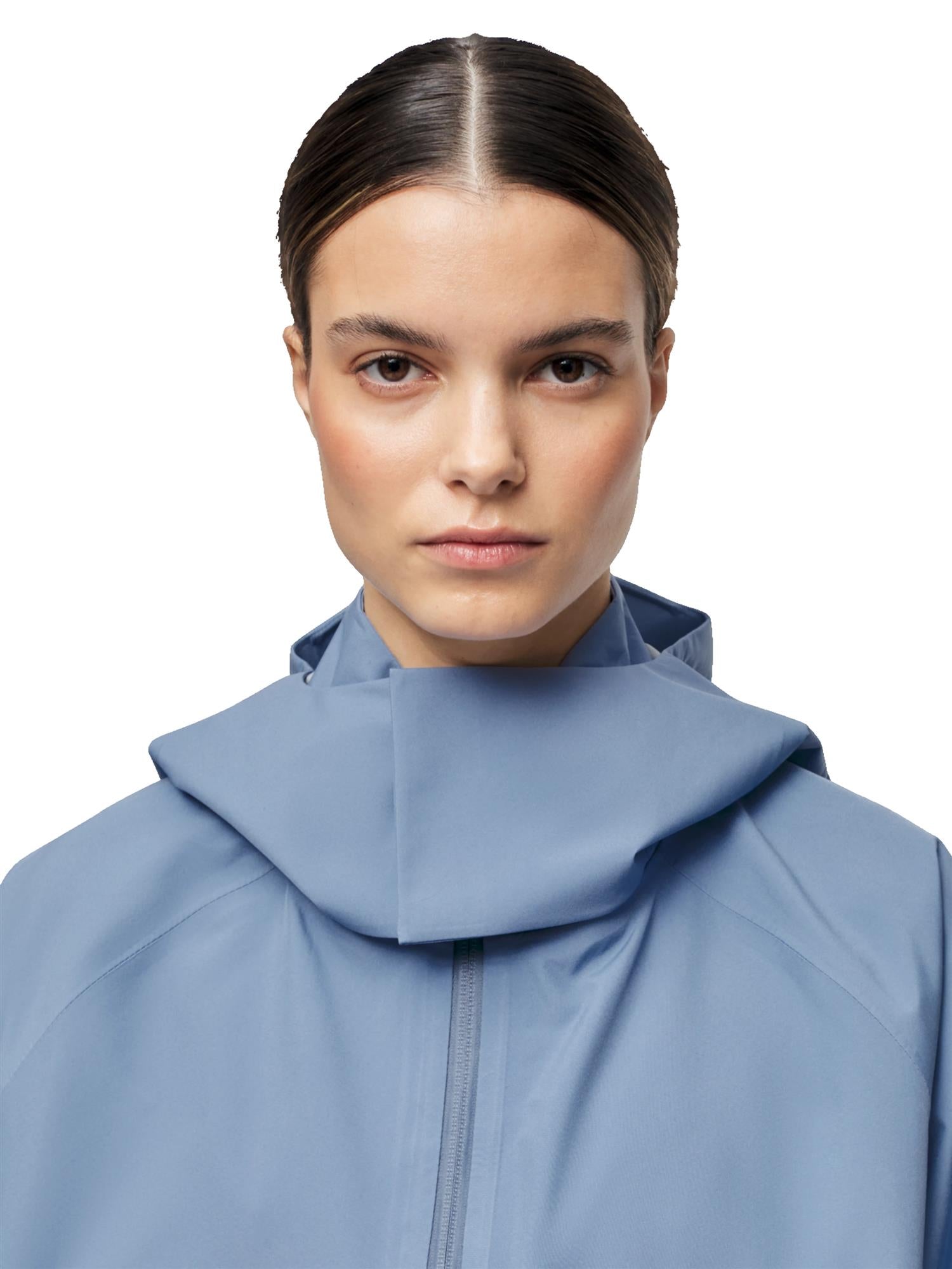 Blæst Voss Poncho Blue Hour Jakke Lyseblå - modostore.no