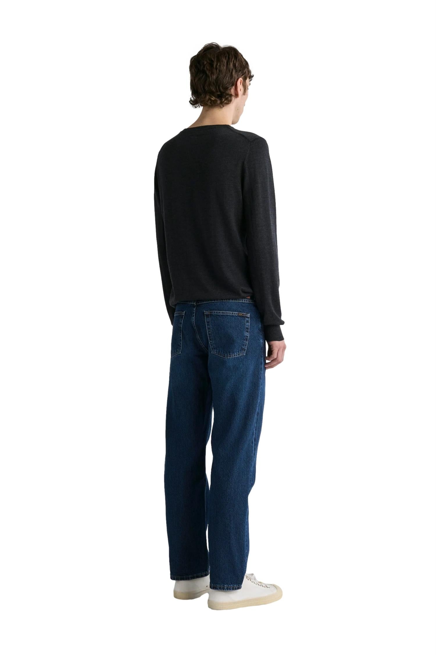 Livid Fuller Japan Indigo Dusk jeans i mørkeblå med klassisk passform og slitestyrke, vist på modell.