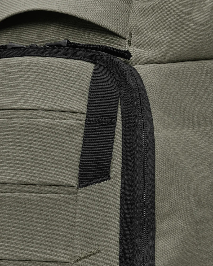 Db Hugger Backpack 25L Forest Green Sekk Grønn Og Sort - modostore.no