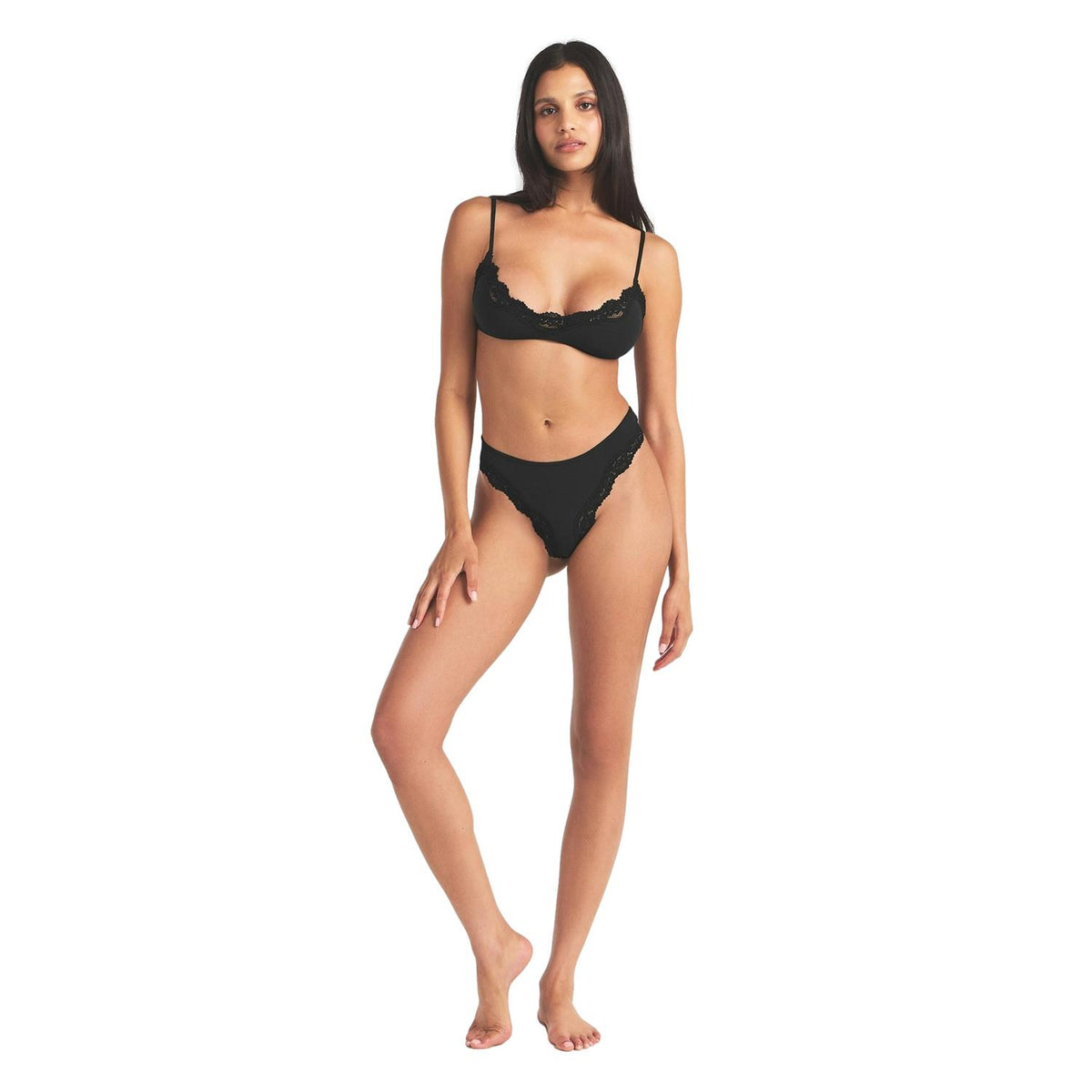 Sort SKIMS Fits Everybody lace scoop bralette, myk og komfortabel undertøysbøyle med fin blondedetalj, for kvinner.