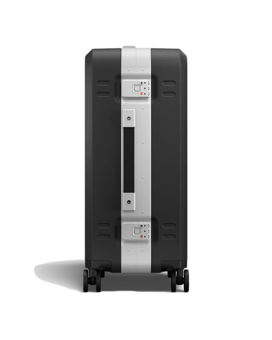 Db Ramverk Pro Check-In Luggage Medium Koffert Sort - modostore.no