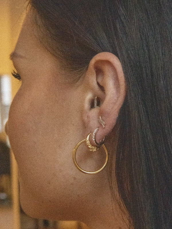 Maria Black Miro 8 Huggie Øredobber Gull - modostore.no