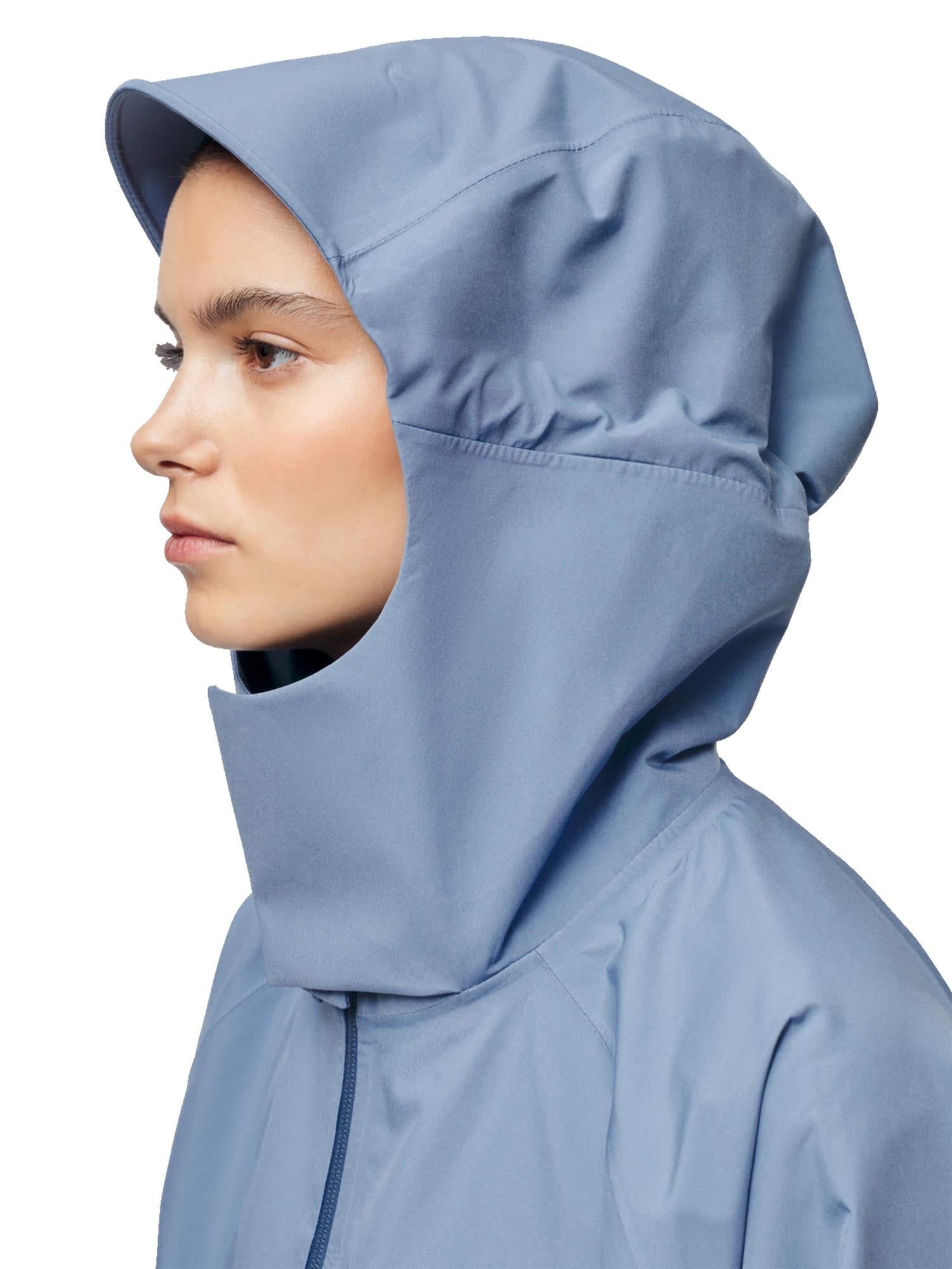 Blæst Voss Poncho Blue Hour Jakke Lyseblå - modostore.no