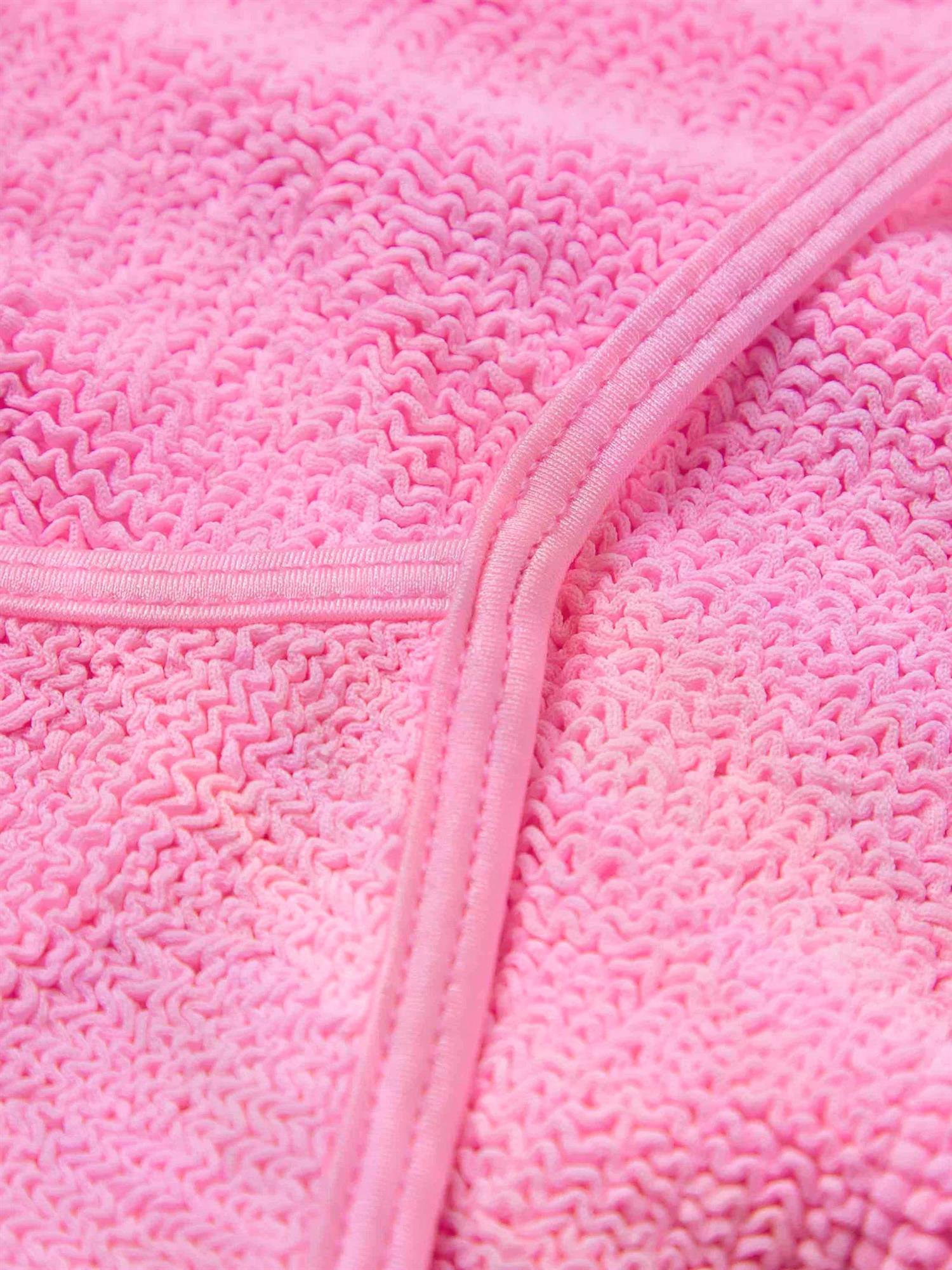 Hunza G Pamela badedrakt i rosa med bobleform, elastisk og komfortabel, perfekt for svømming og strandbruk.
