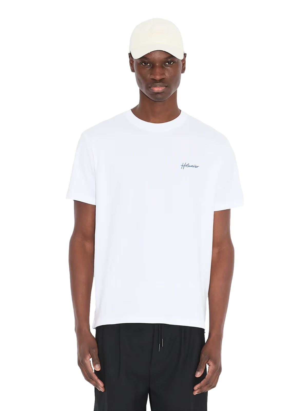 Holzweiler Tucker T-skjorte i hvit og blå med broderi, casual t-skjorte for herre, synlig med broderte detaljer.