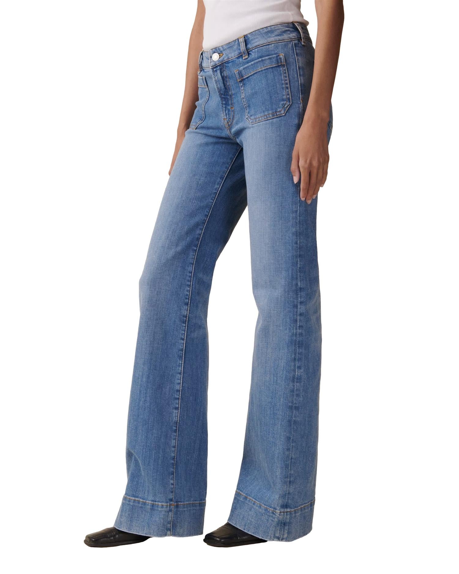 Lyseblå Jeanerica St Monica Low Light vintage jeans med klassisk passform og lett vasket utseende, synlig i bildet