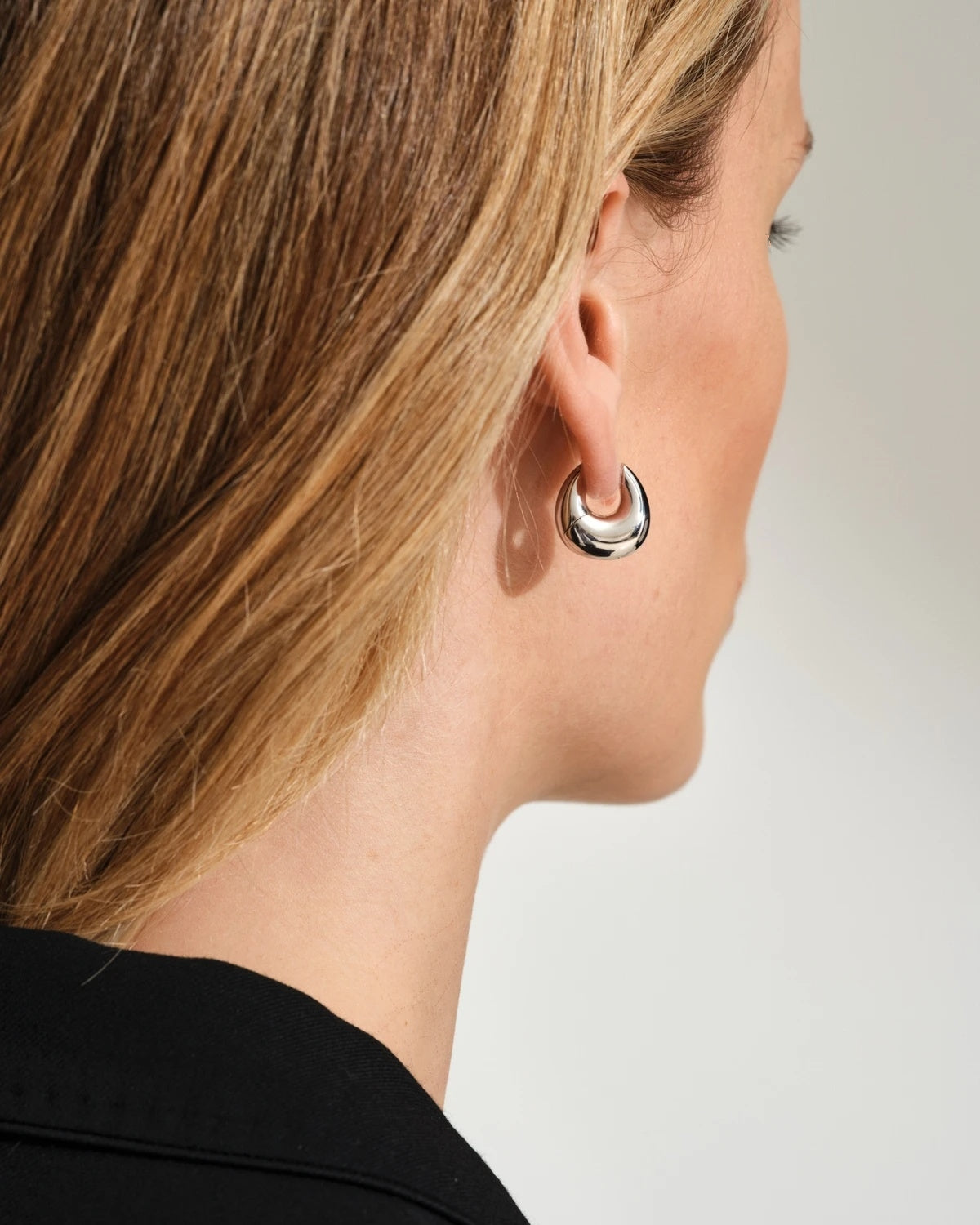 Tom Wood Bao Hoops Small Øredobber Sølv - modostore.no