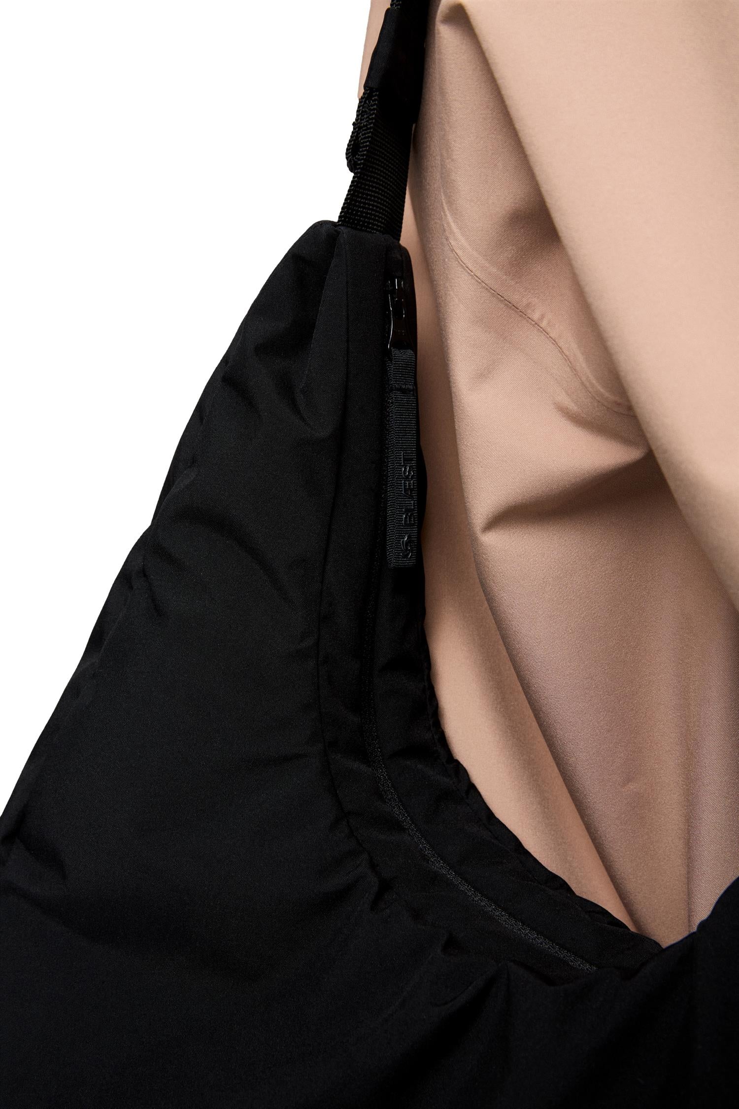 Blæst Malakoff Sling Bag Veske Sort - modostore.no