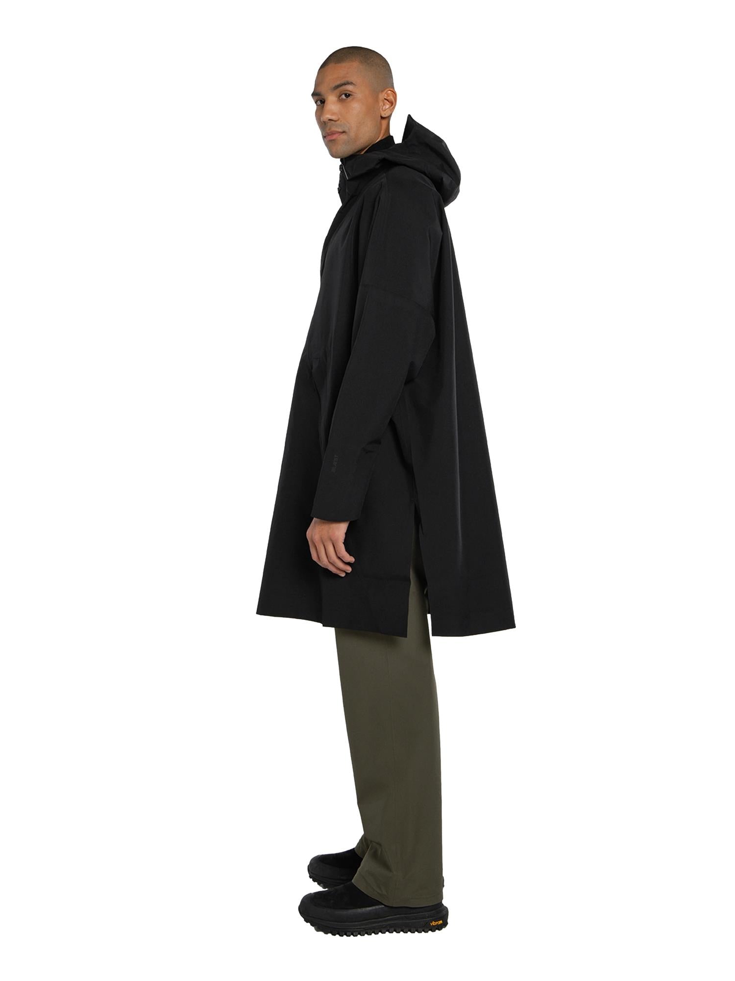 Blæst Aalesund Poncho Black Jakke Sort - modostore.no