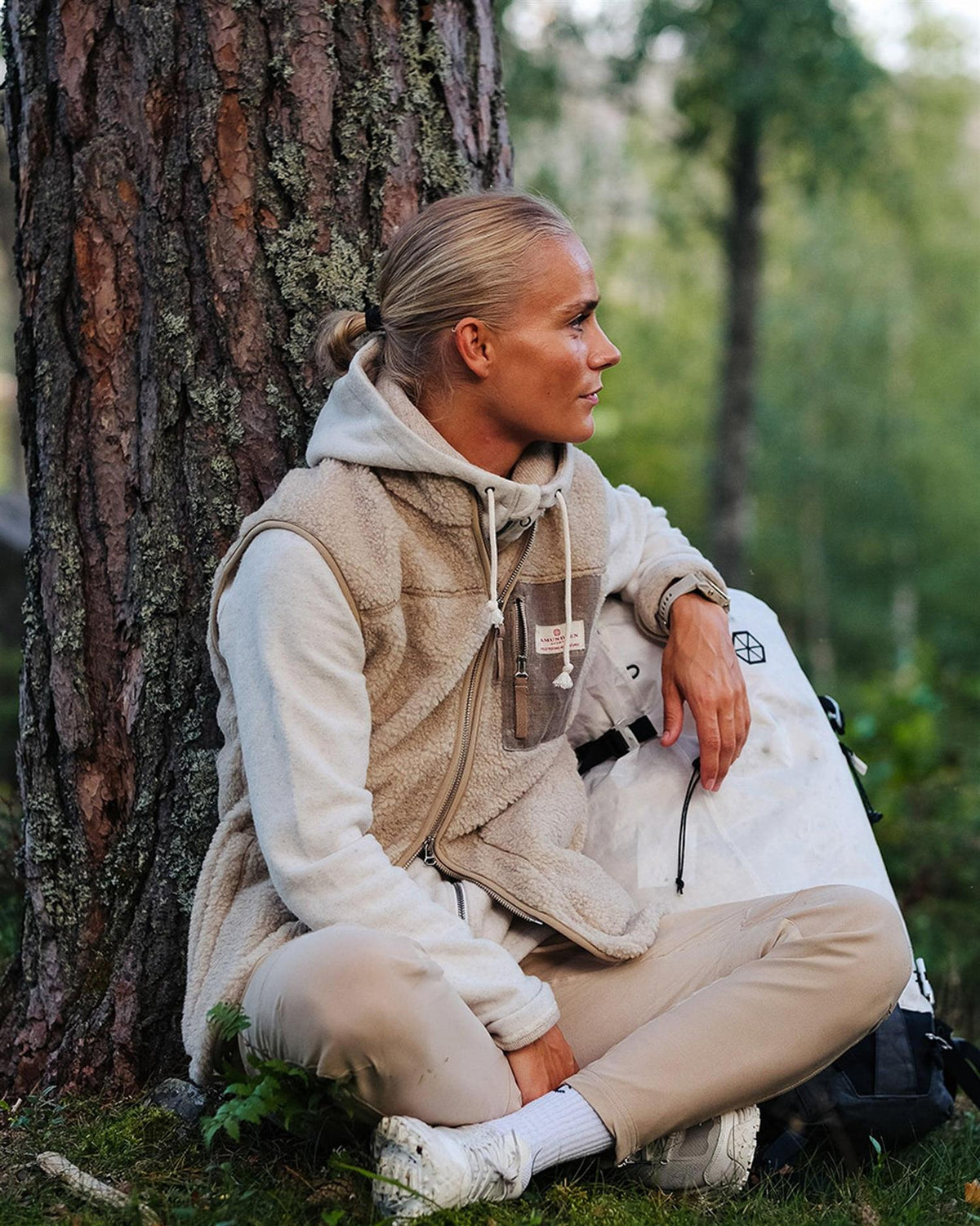Amundsen Heroes Wool Fleece Vest for kvinner i beige, varm og komfortabel vest med ullfleece for utendørsbruk.