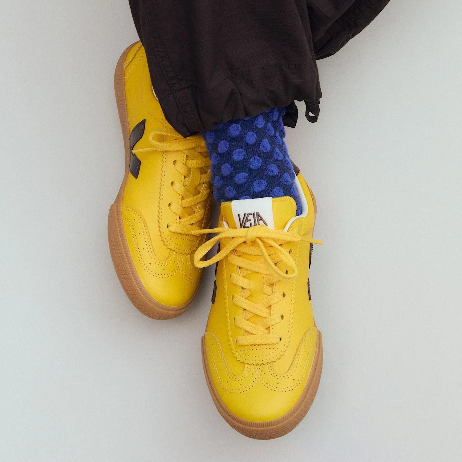 Veja Volley O.T. leather sneakers i Sunshine Eagle Natural farge, gule skinnsko for komfort og stil.