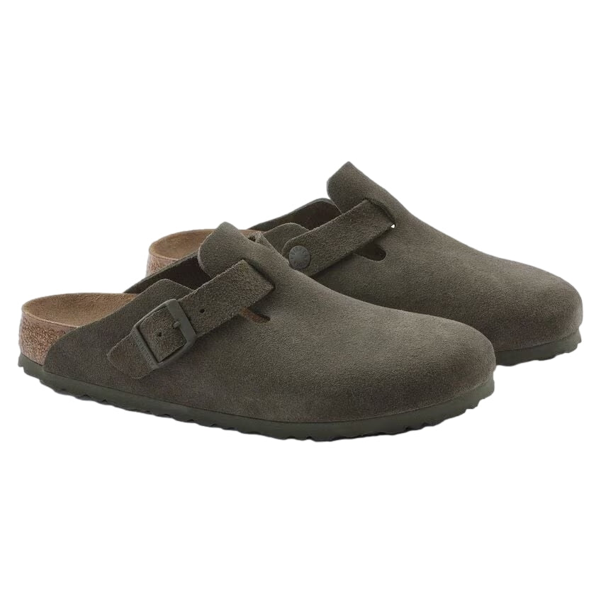 Birkenstock Boston Suede sko i grønn med regulær passform og thyme farge, laget av mykt semsket skinn.