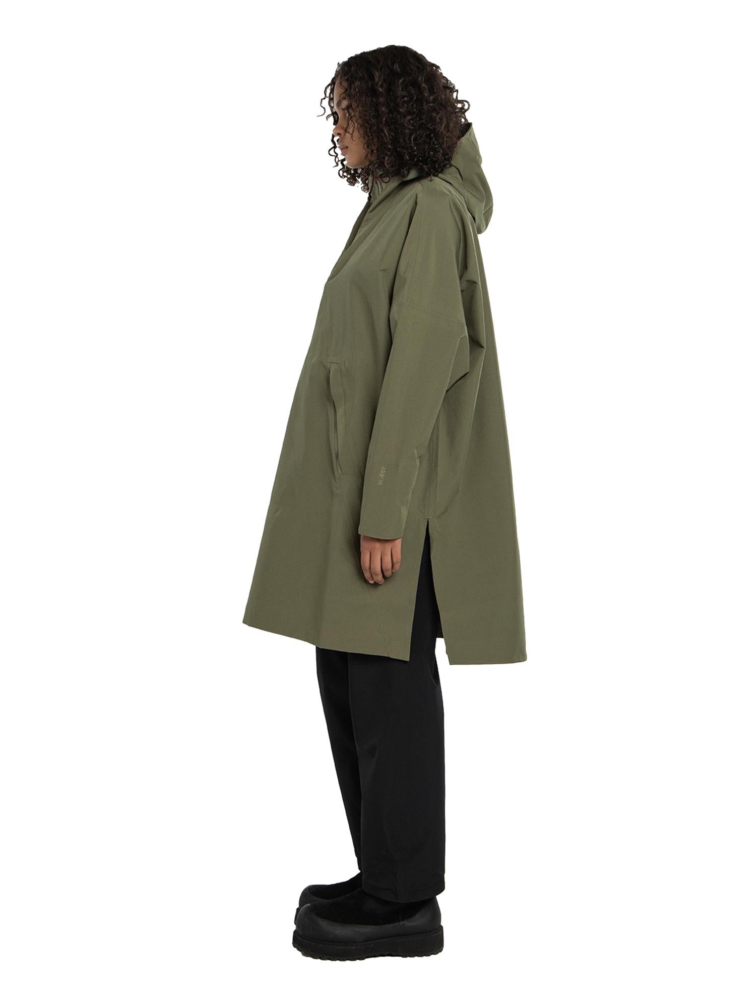 Blæst Aalesund Poncho Grape Leaf Jakke Oliven - modostore.no