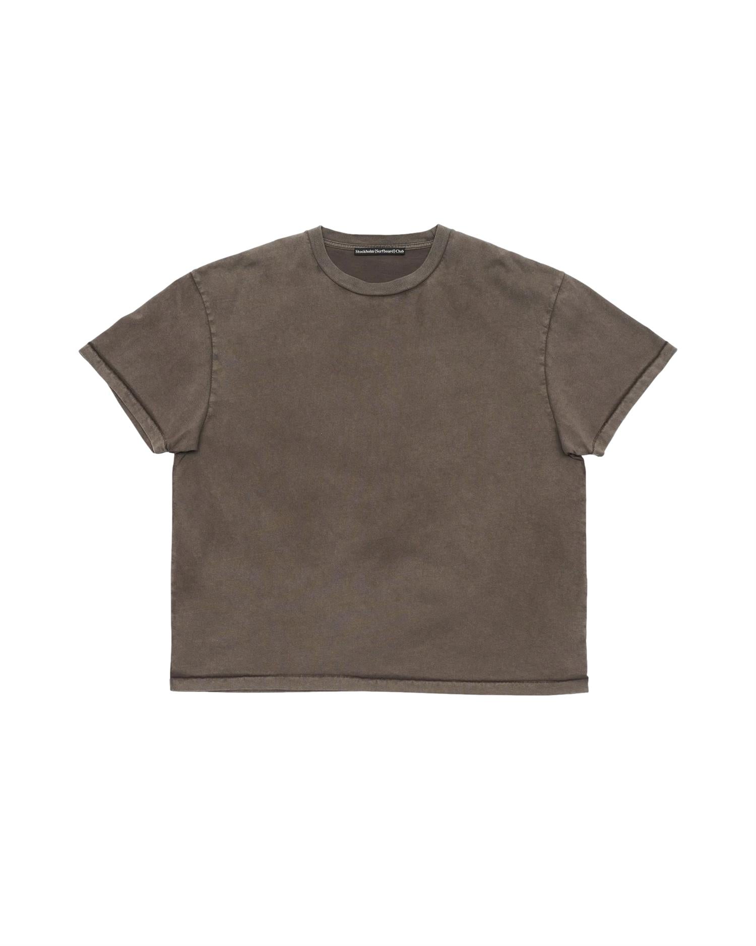 Stockholm Surfboard Club Box Tee Back Logo Hickory T-shirt Brun - modostore.no