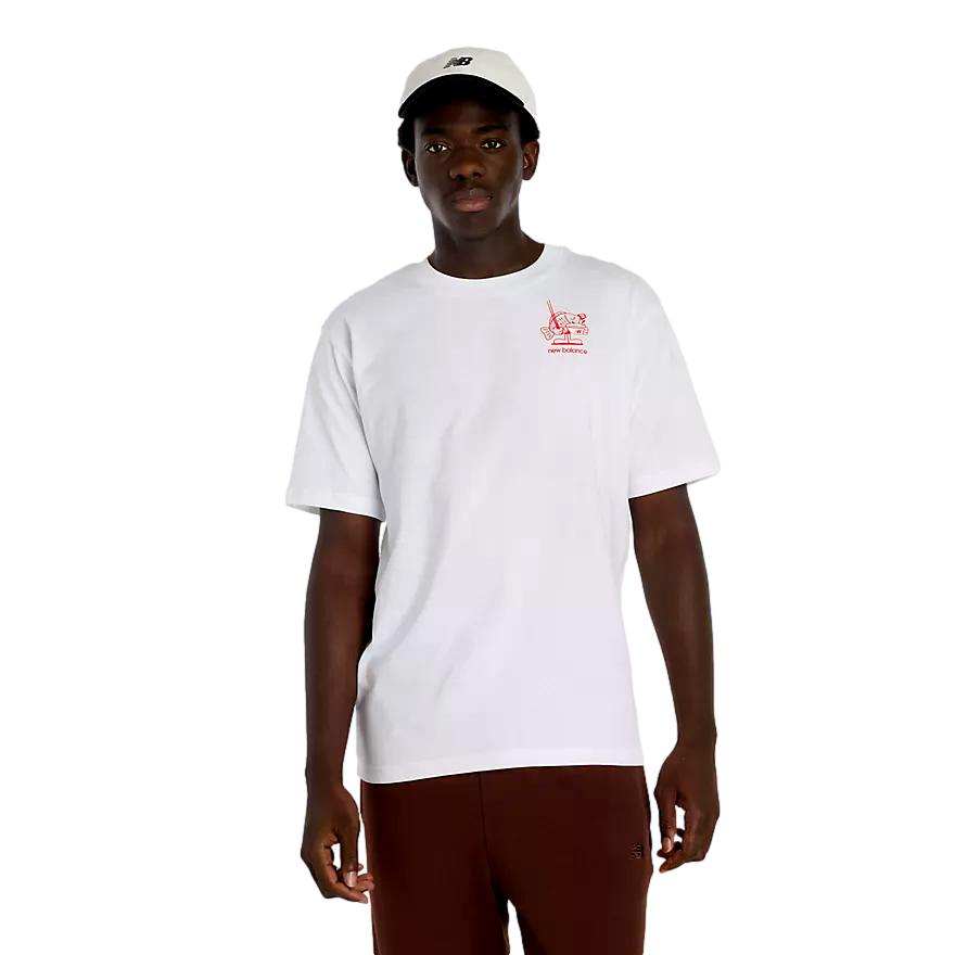 Hvitt New Balance Ramen T-skjorte laget av mykt bomull med grafisk design foran.