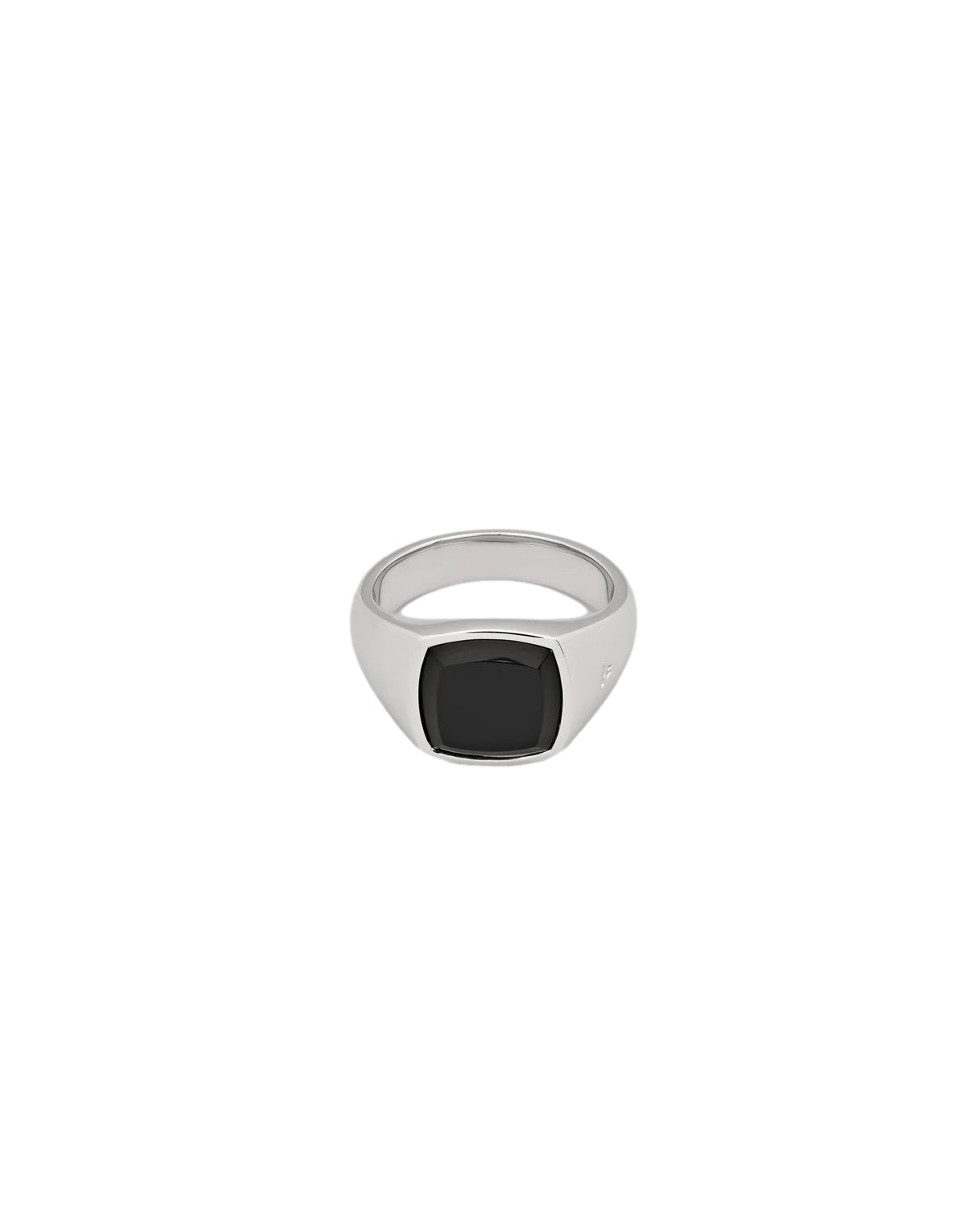 Tom Wood Kay Ring i polert onyx og sølv, elegant ring med mørk onyx stein og sølvinnfatning.
