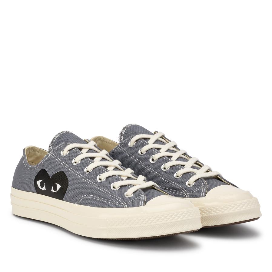 Comme des Garcons Play x Converse CDG Big Heart LOW Top Grey Sko Grå - modostore.no