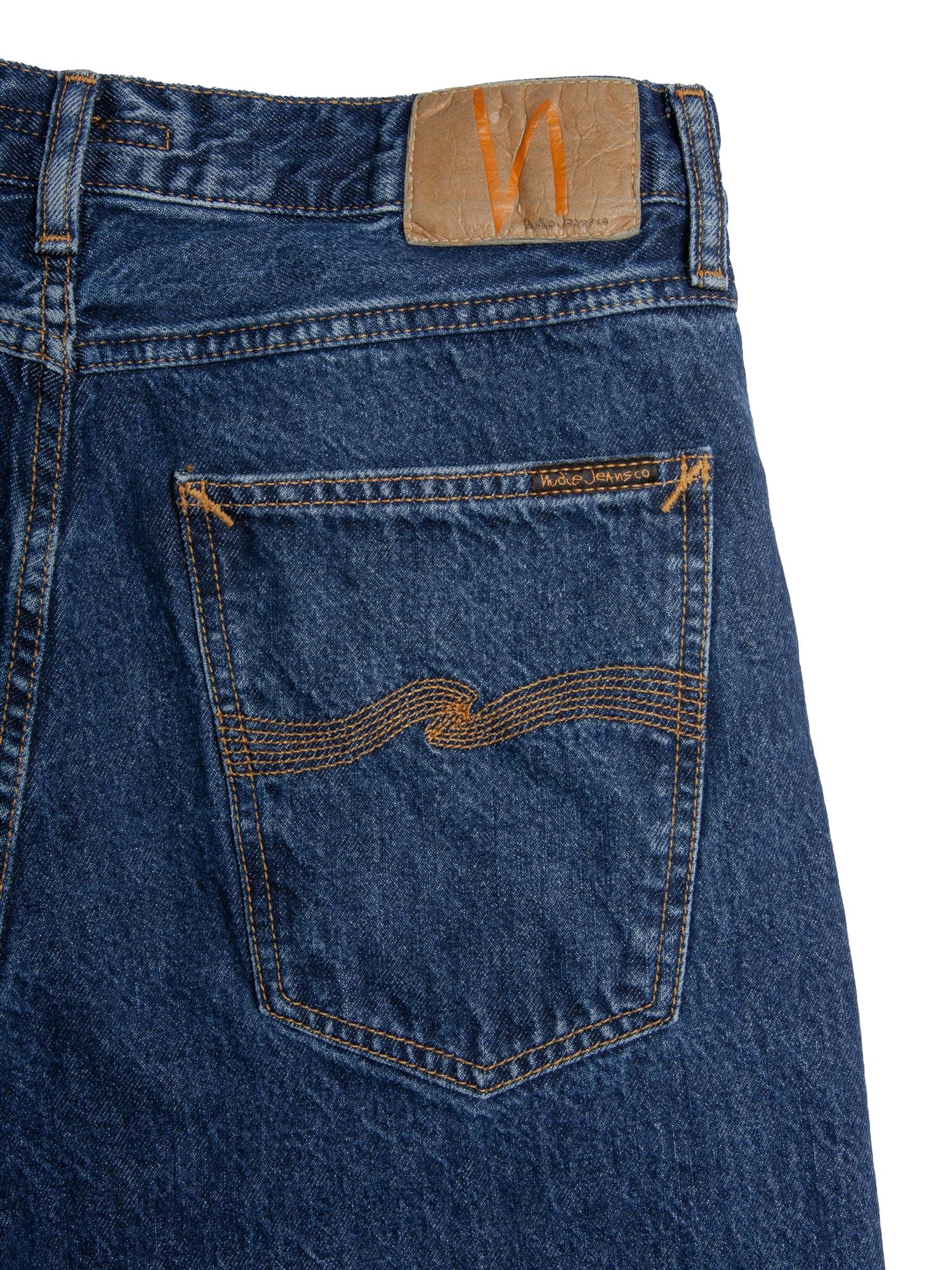 Nudie Jeans Tuff Tony Evening Jazz jeans i blå med klassisk passform og fem lommer, vises på denne bilde.