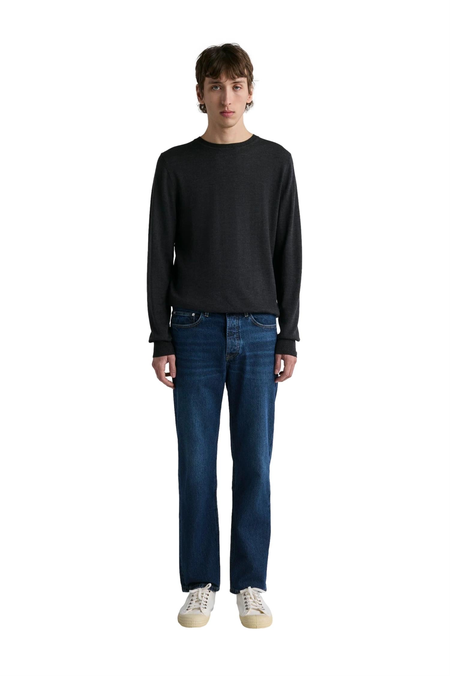 Livid Fuller Japan Indigo Dusk jeans i mørkeblå, vises med klassisk passform og denimmateriale.