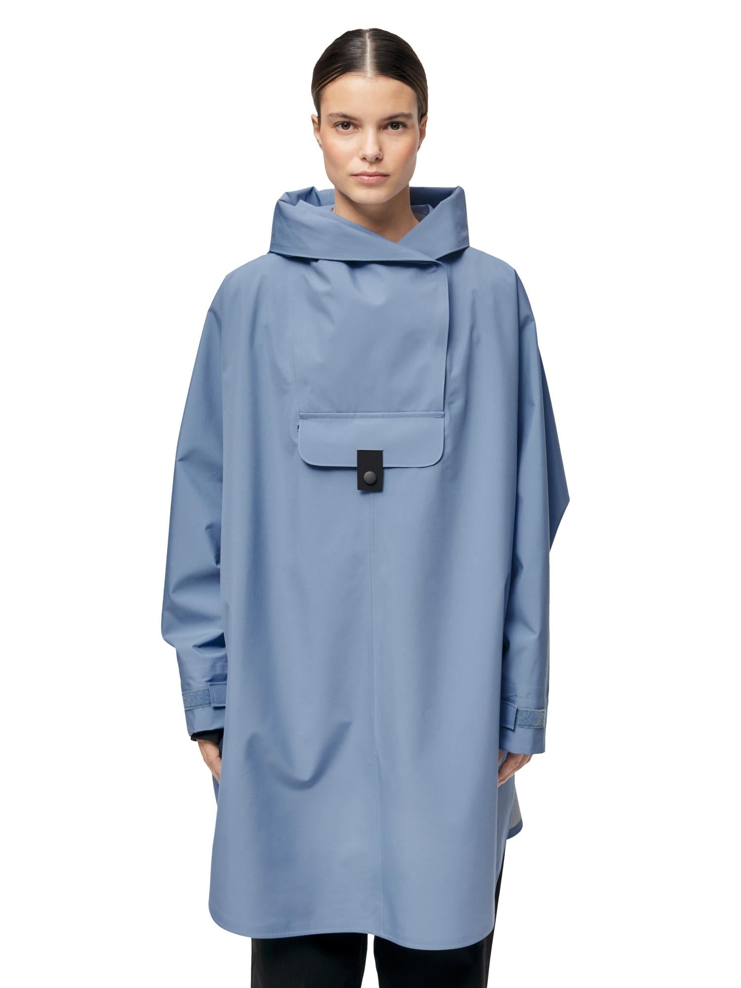 Blæst Bergen Poncho Blue Hour Jakke Lyseblå - modostore.no