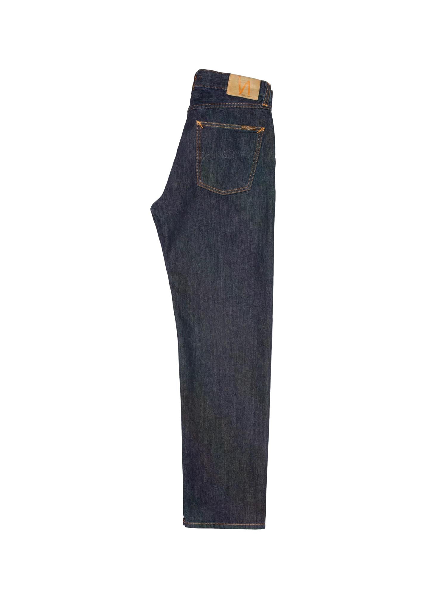 Nudie Jeans Rad Rufus blå jeans i denim med etten vask, vist i et naturlig, casual posering.