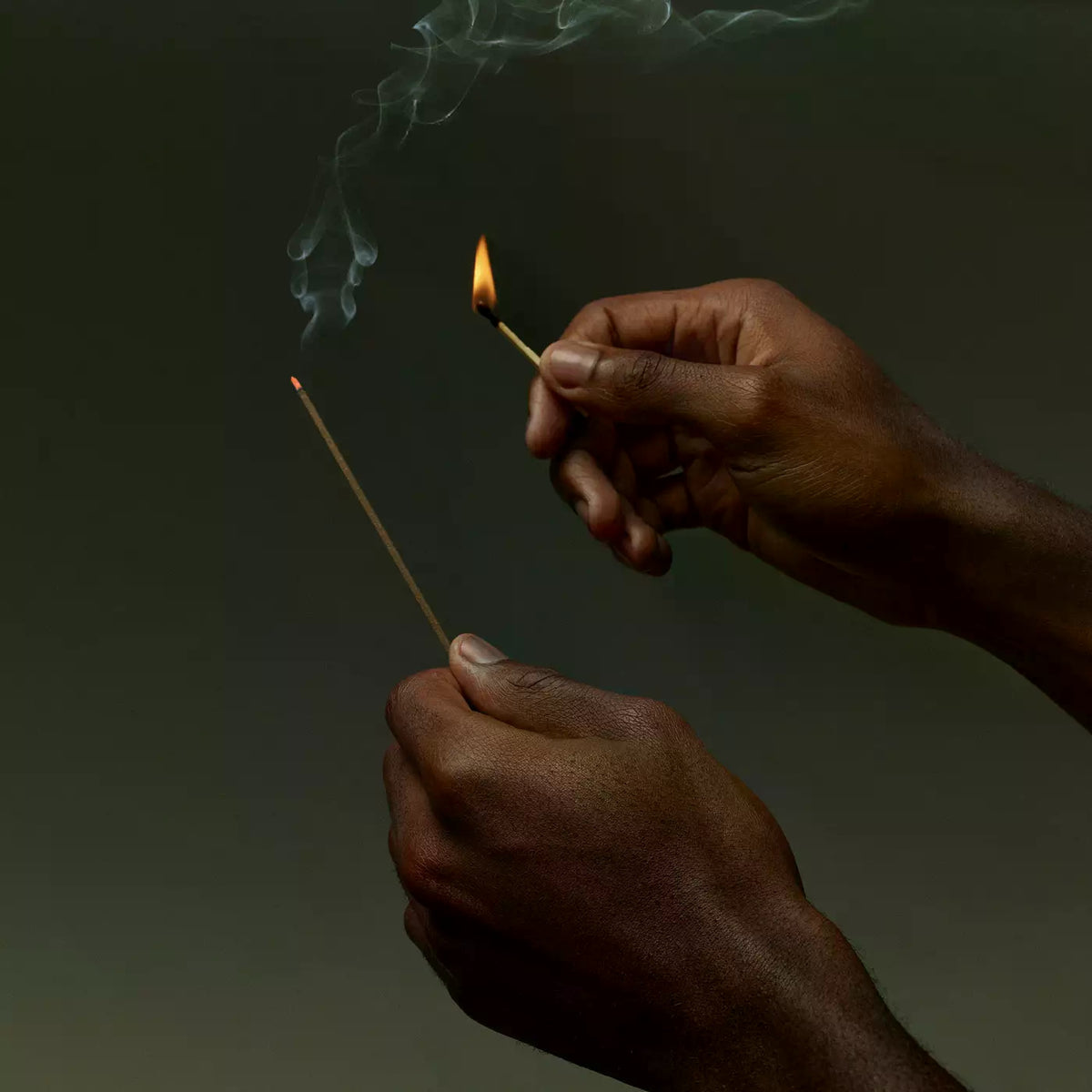 Aesop Sarashina Aromatique Incense duftpinner i grønn innpakning