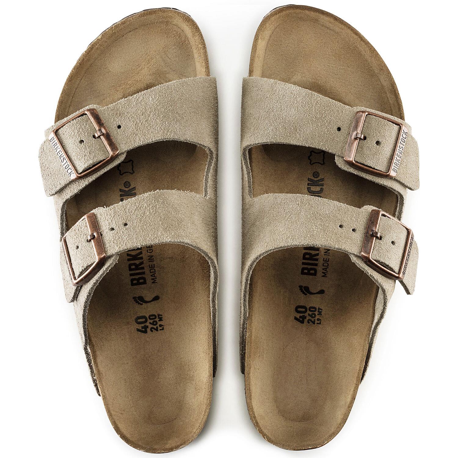 Birkenstock Arizona suede smale taupe sko med justerbare remmer og komfortabel fotsåle.