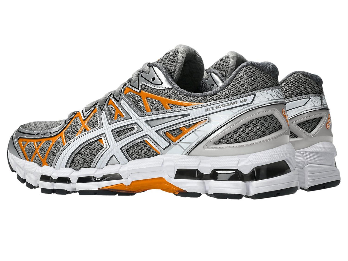 Asics Gel-Kayano 20 løpesko i grå og oransje med hvit detalj, designet for komfort og støtte, sett fra siden