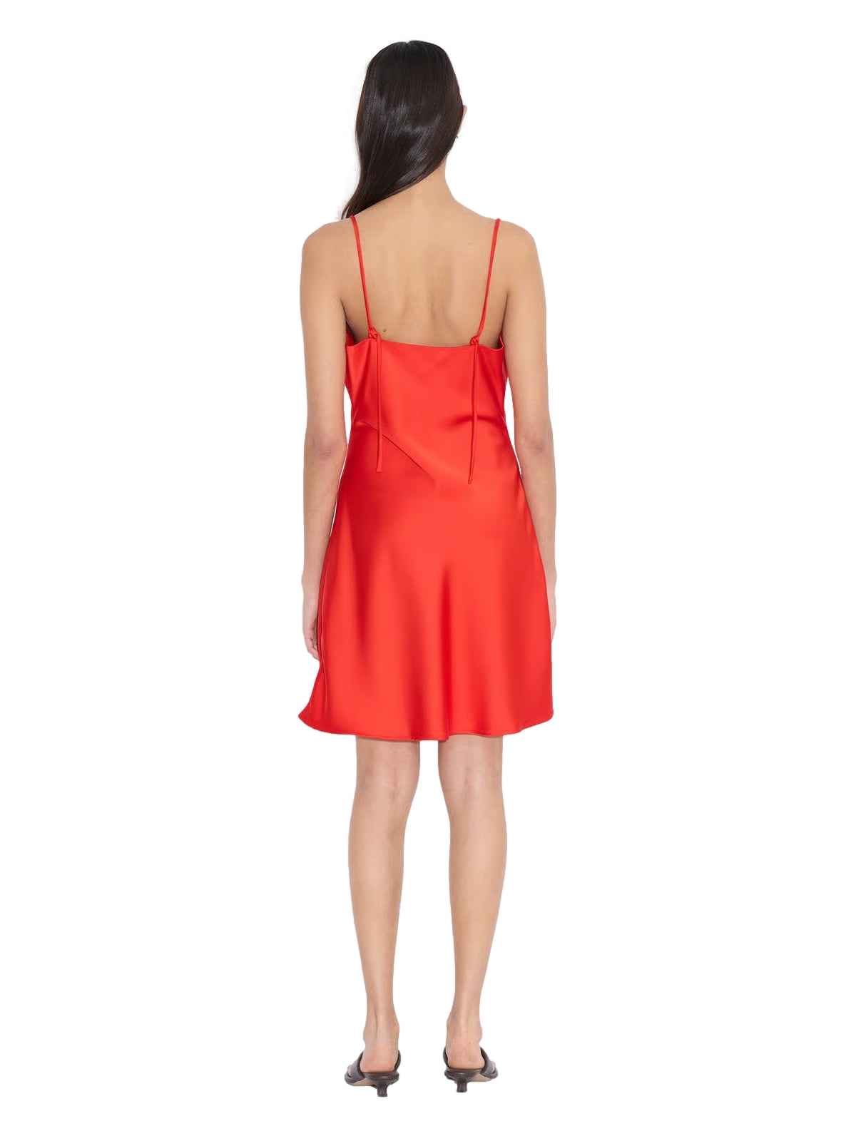 Rød Holzweiler Eila Short Dress kjole vist på modell med kort ermelengde og avslappet passform.