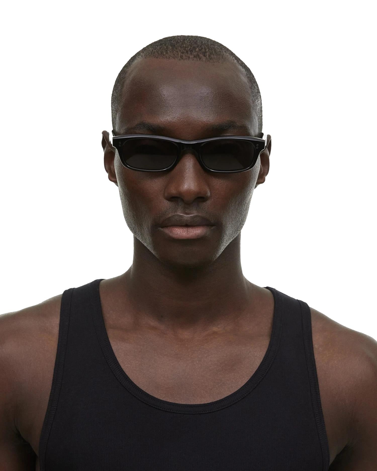Chimi Eyewear Pin Solbriller Sort - modostore.no