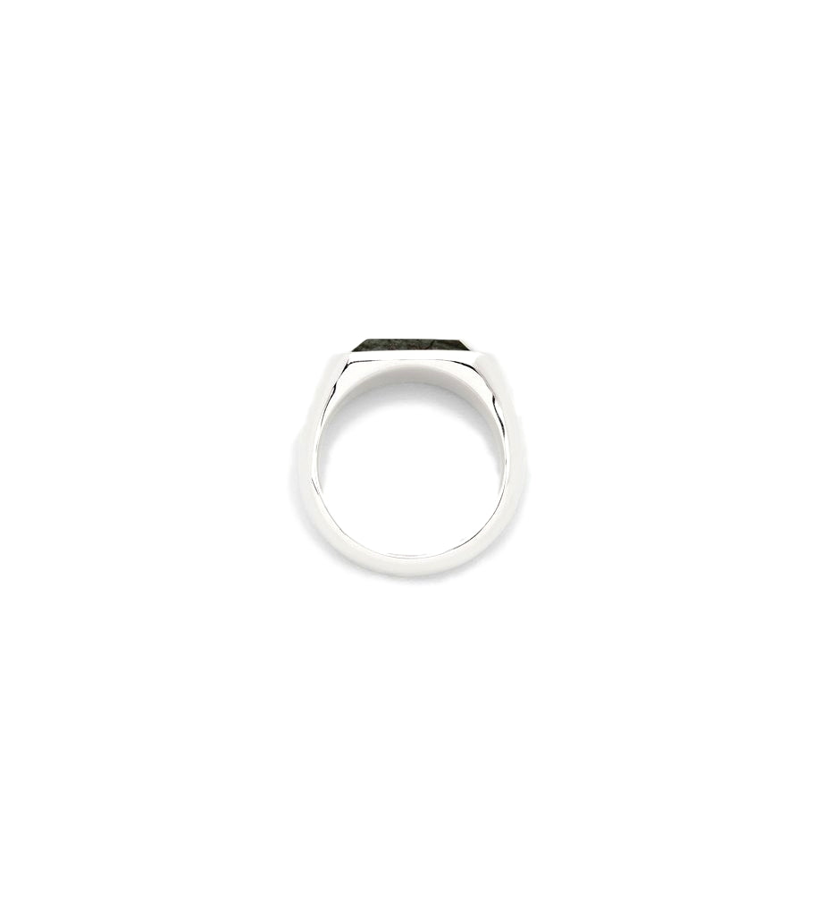 Tom Wood grønn marmor ring i sølv, elegant smykkedesign med rund form og unikt mønster, vist mot nøytralt bakgrunn