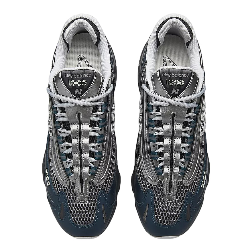 New Balance M1000S sportssko i blå og grå, med luftige materialer og komfortabel såle for trening og hverdag.