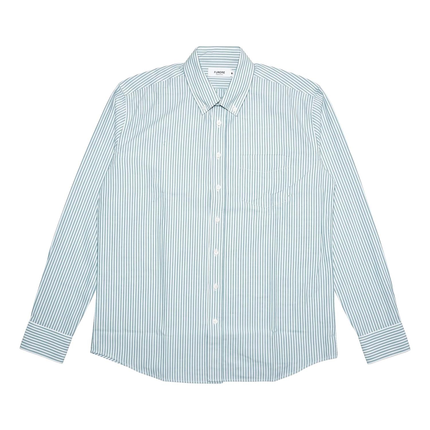 Furore Furore New Alex skjorte i hvitt og grønt med klassisk krage og lang erm, vist på modell.