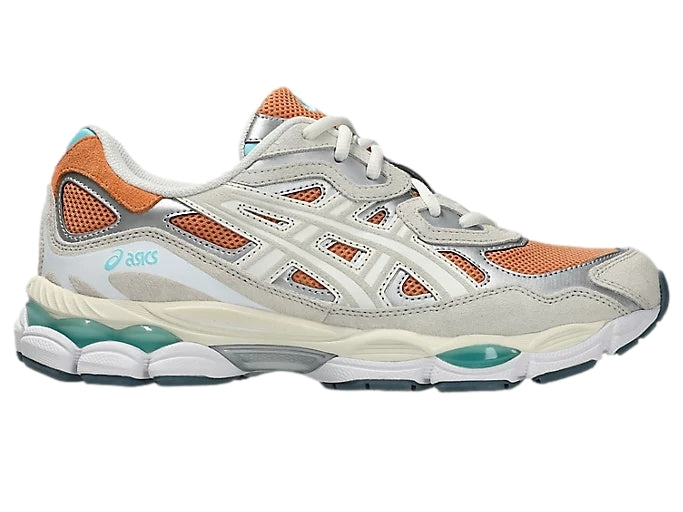 Asics GEL-NYC terrakotta- og kremfargede sneakers med beige og oransje detaljer, vist fra siden.