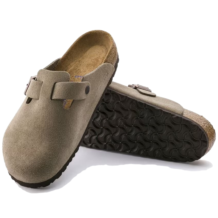 Birkenstock Boston suedesko i smal modell i taupe med komfortable design og lukket tå.