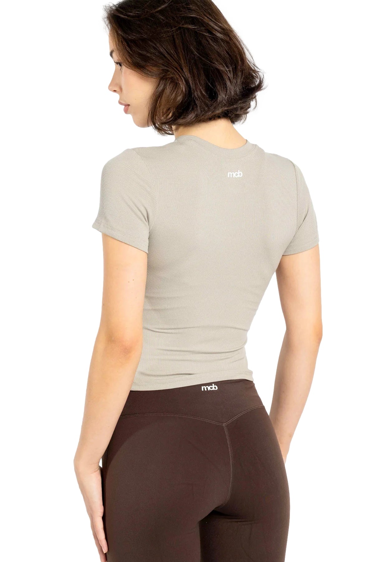Beige, ribbet, kortermet T-skjorte fra MCB Sportswear med tettsittende passform og myk bomullskvalitet.