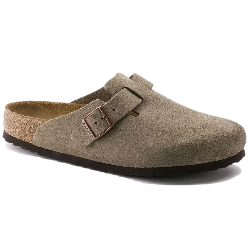 Birkenstock Boston Suede Taupe sko med klassisk slip-on design og komfortabel passform i taupefarget semsket skinn.